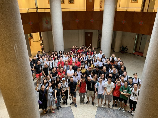 2019秋季交换生与迎新志愿者——岭南堂一楼合影