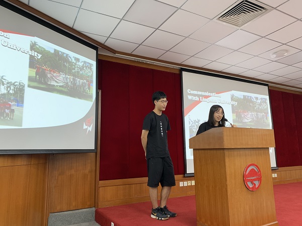 学院球队介绍（图为篮球队）