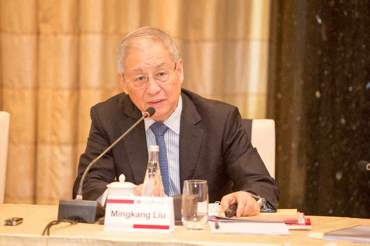 Honorary Dean LIU Mingkang Addressing the Guests and Attendees