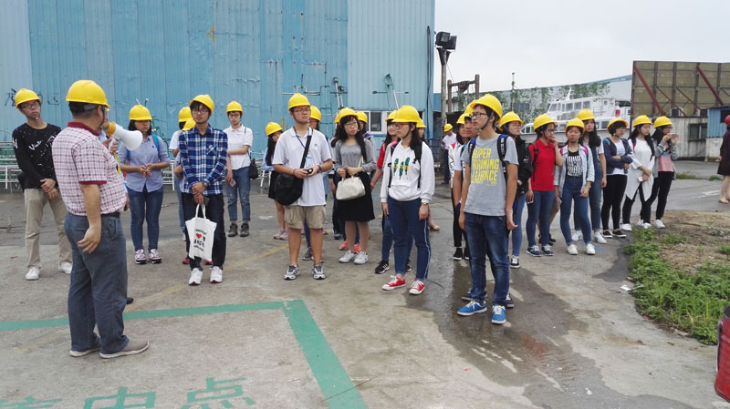 生存依靠创新,文化赢得未来——我院本科生赴江龙船舶制造有限公司参观学习